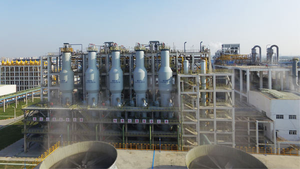周光耀院士开发的联碱三段外冷碳化塔进行工业化生产