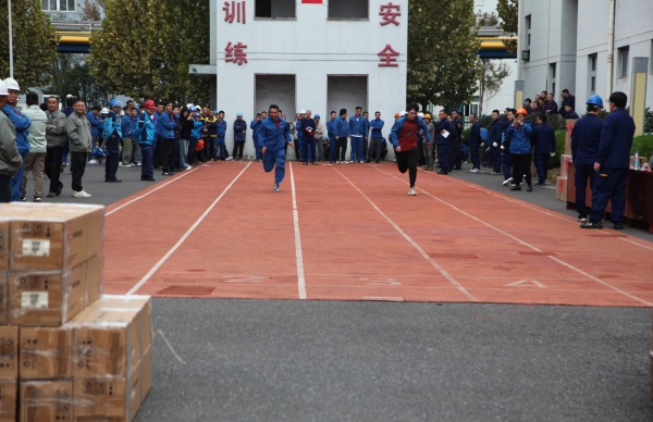 30米外抢救物资2